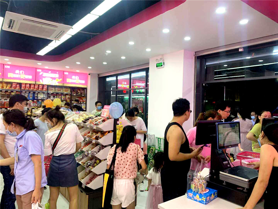 零食店加盟与自营如何选择