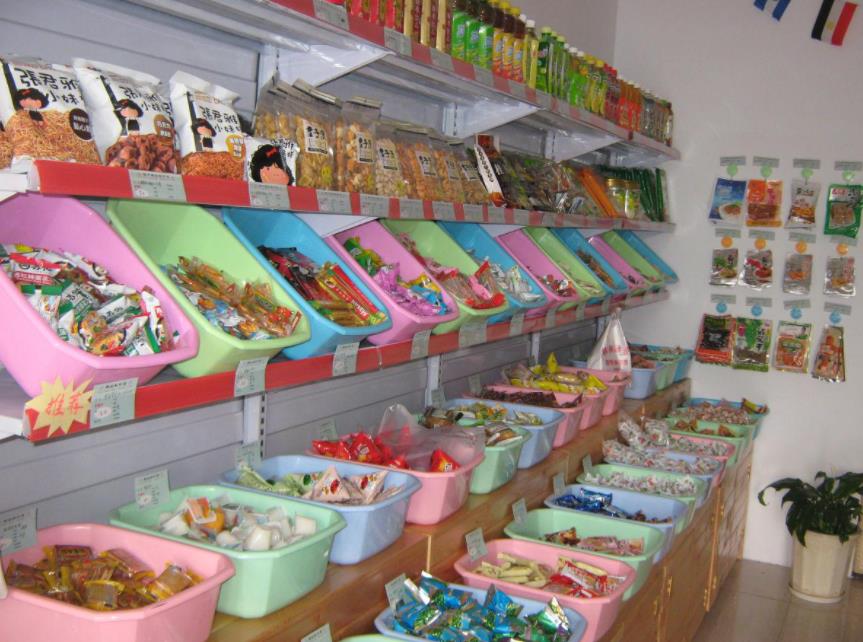邻步超市告诉你量贩零食店加盟需要注意的问题